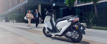 Scoopy Prestige White